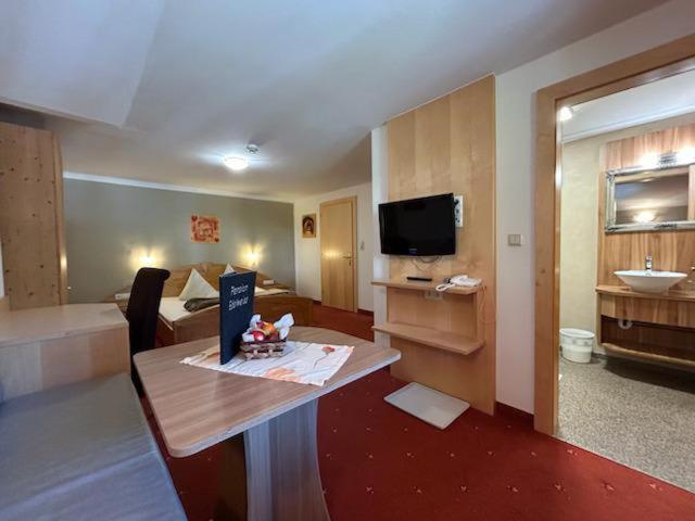 Pension Edelweiss Breitenbach am Inn Екстериор снимка