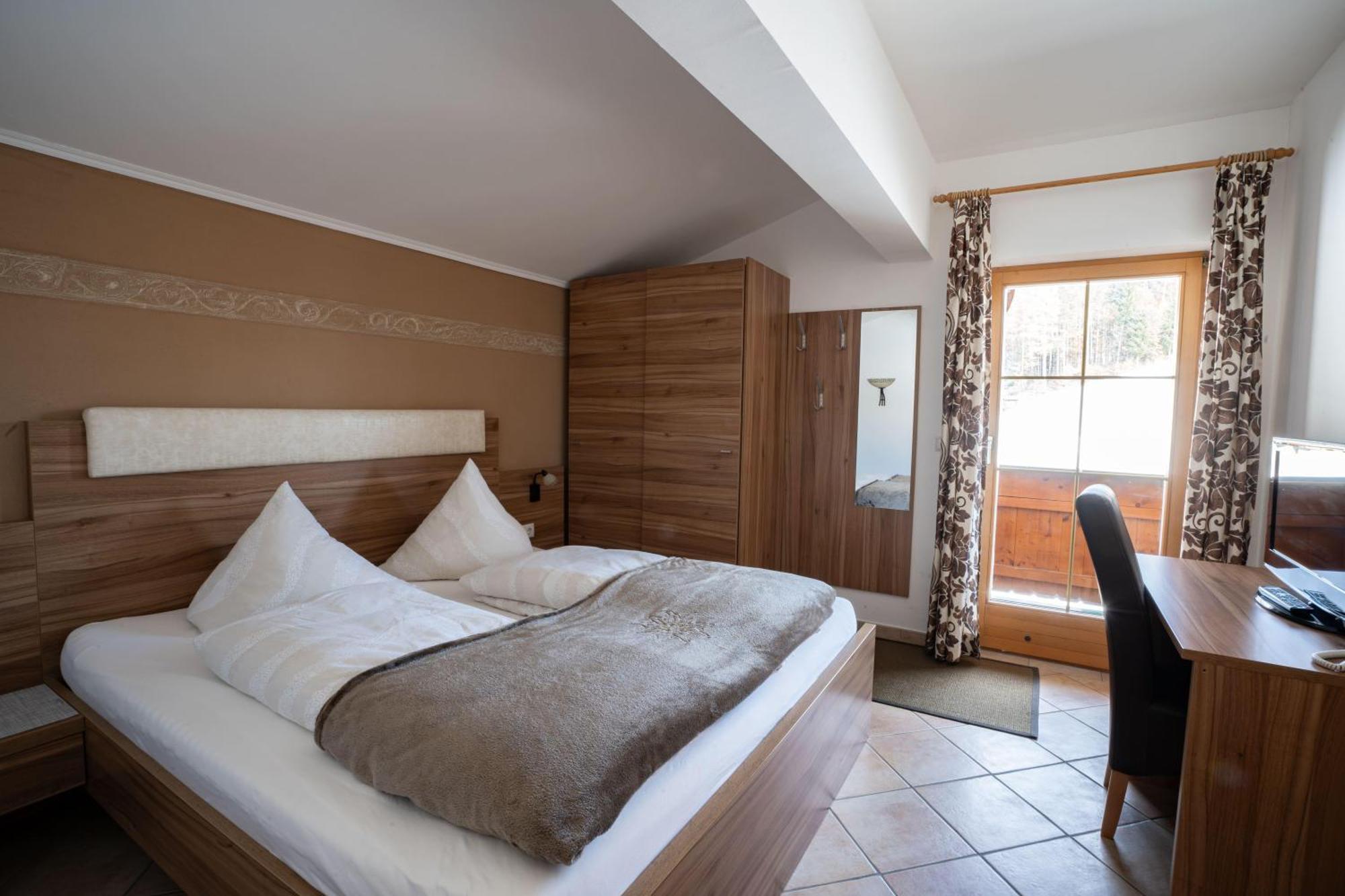Pension Edelweiss Breitenbach am Inn Екстериор снимка