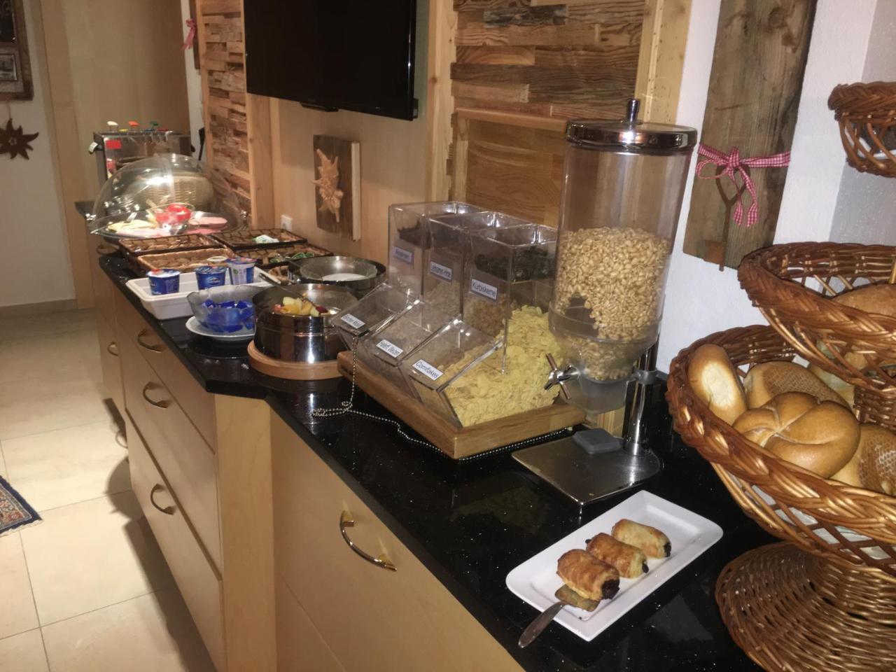 Pension Edelweiss Breitenbach am Inn Екстериор снимка